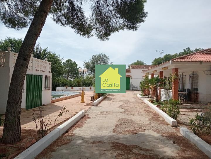 Vista exterior de Finca rústica en venda en  Albacete Capital amb Jardí privat, Terrassa i Traster