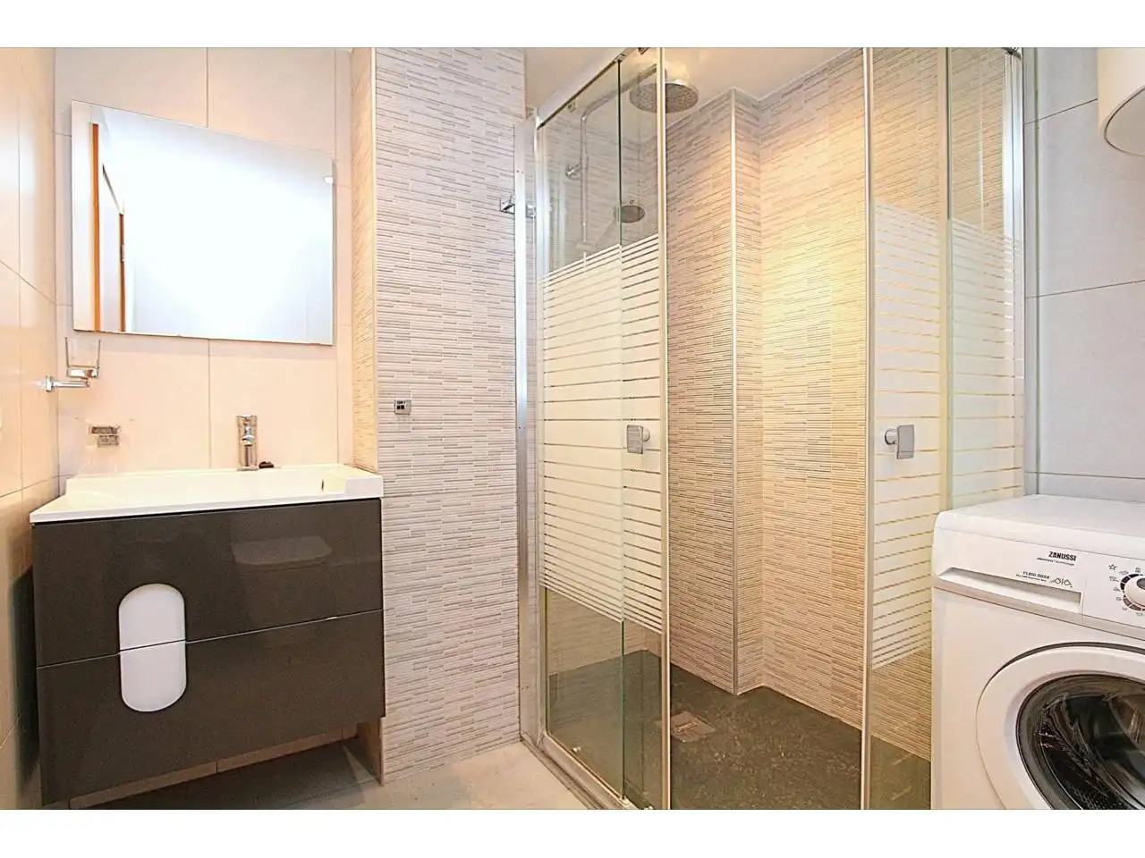 Baño de Piso en venta en Lloret de Mar con Aire acondicionado, Calefacción y Terraza