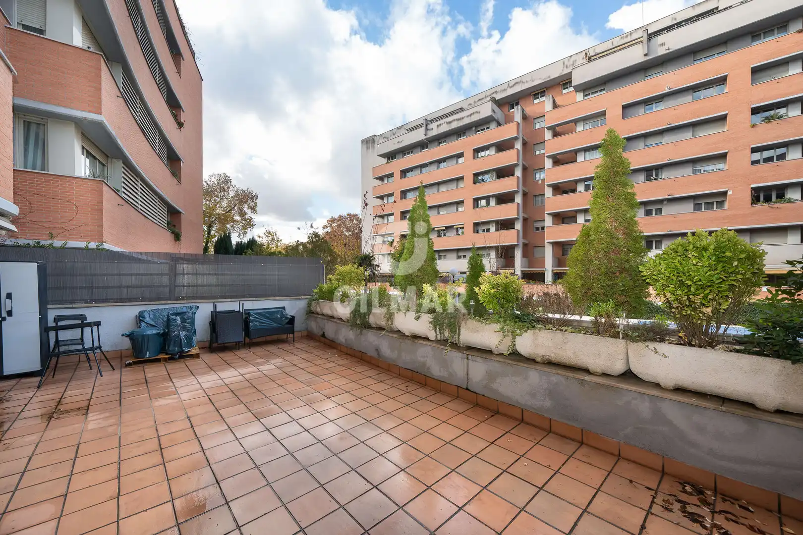 Terraza de Planta baja en venta en Madrid con Calefacción, Jardín privado y Piscina