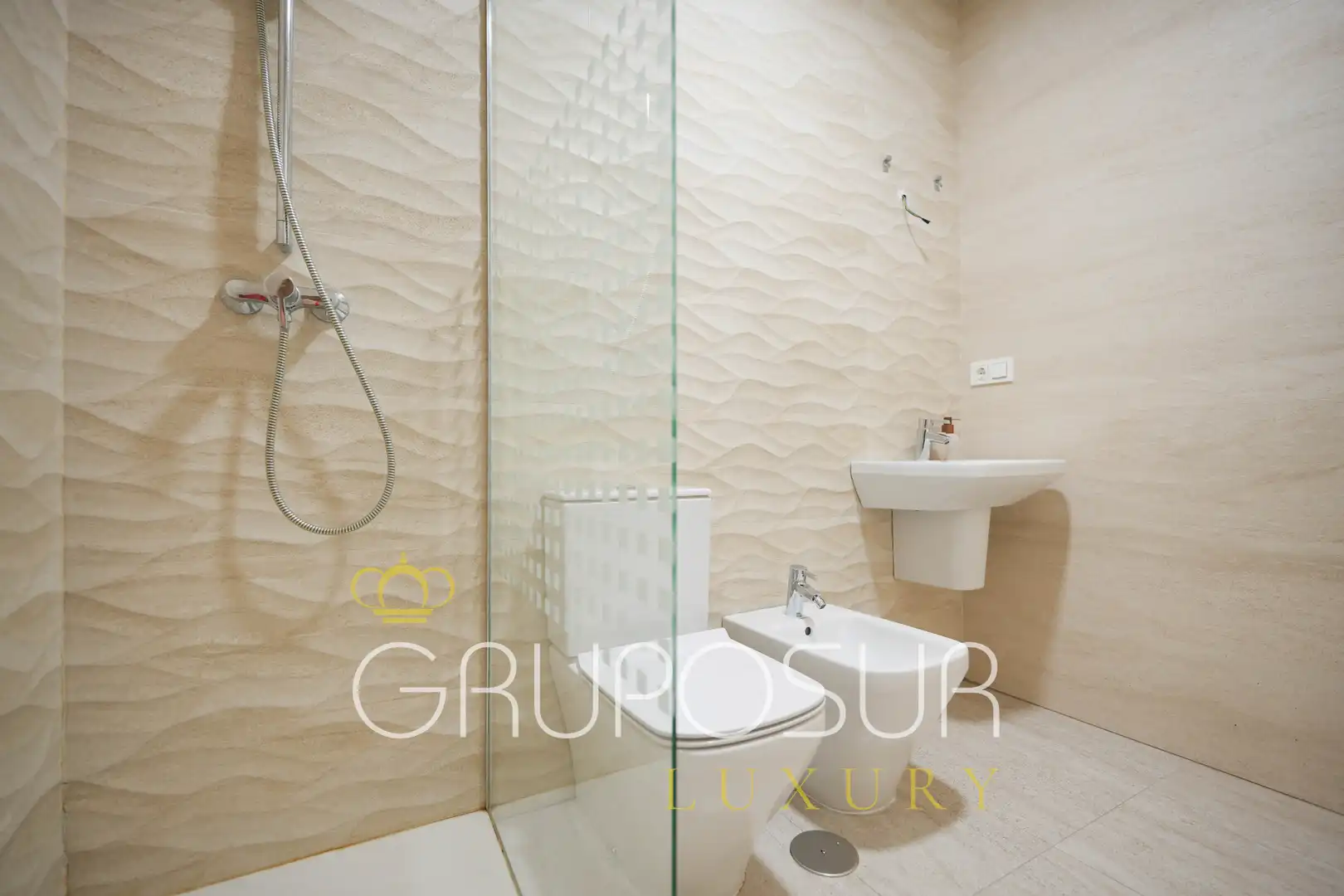 Badezimmer von Dachboden zum Verkauf in Valladolid mit Heizung, Parkett und Abstellraum