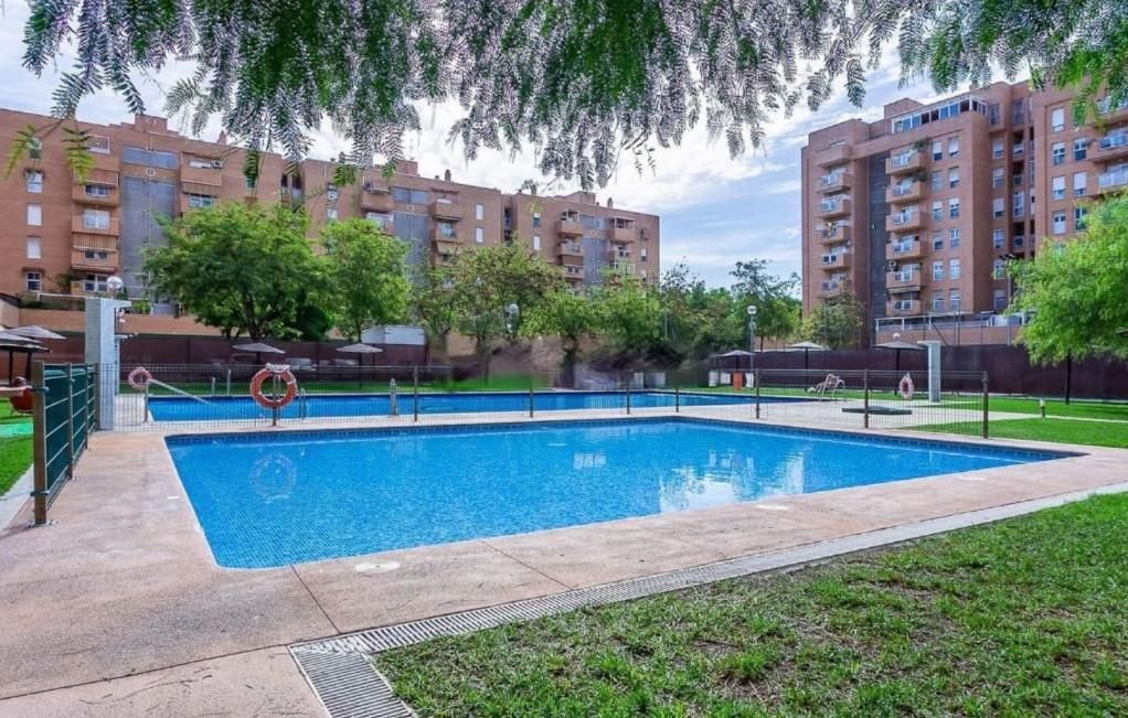 Piscina de Pis de lloguer en  Sevilla Capital amb Aire condicionat, Terrassa i Piscina comunitària