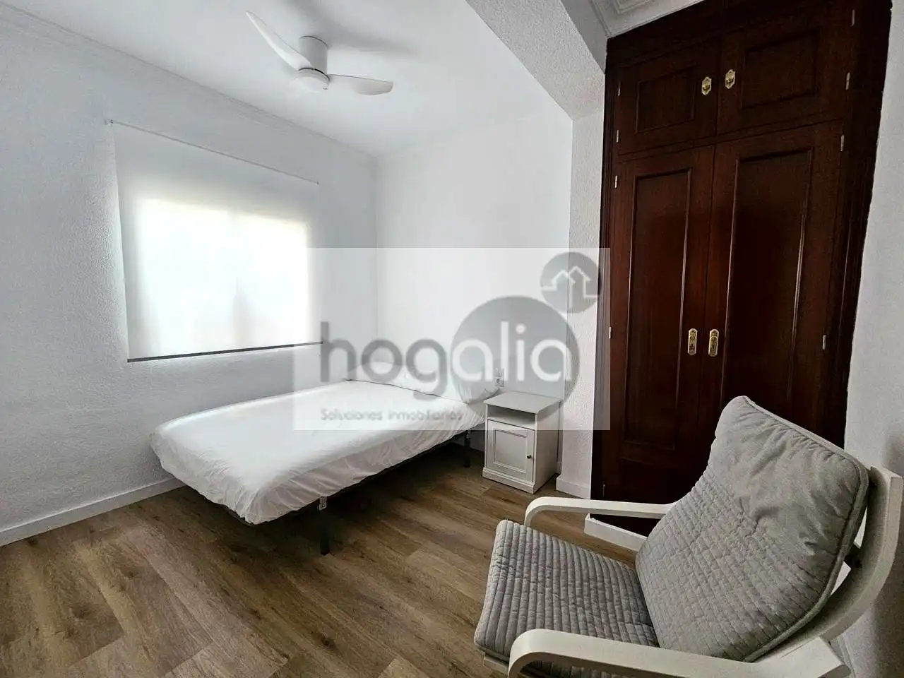 Schlafzimmer von Erdgeschoss zur Miete in Sevilla mit Klimaanlage und Möbliert