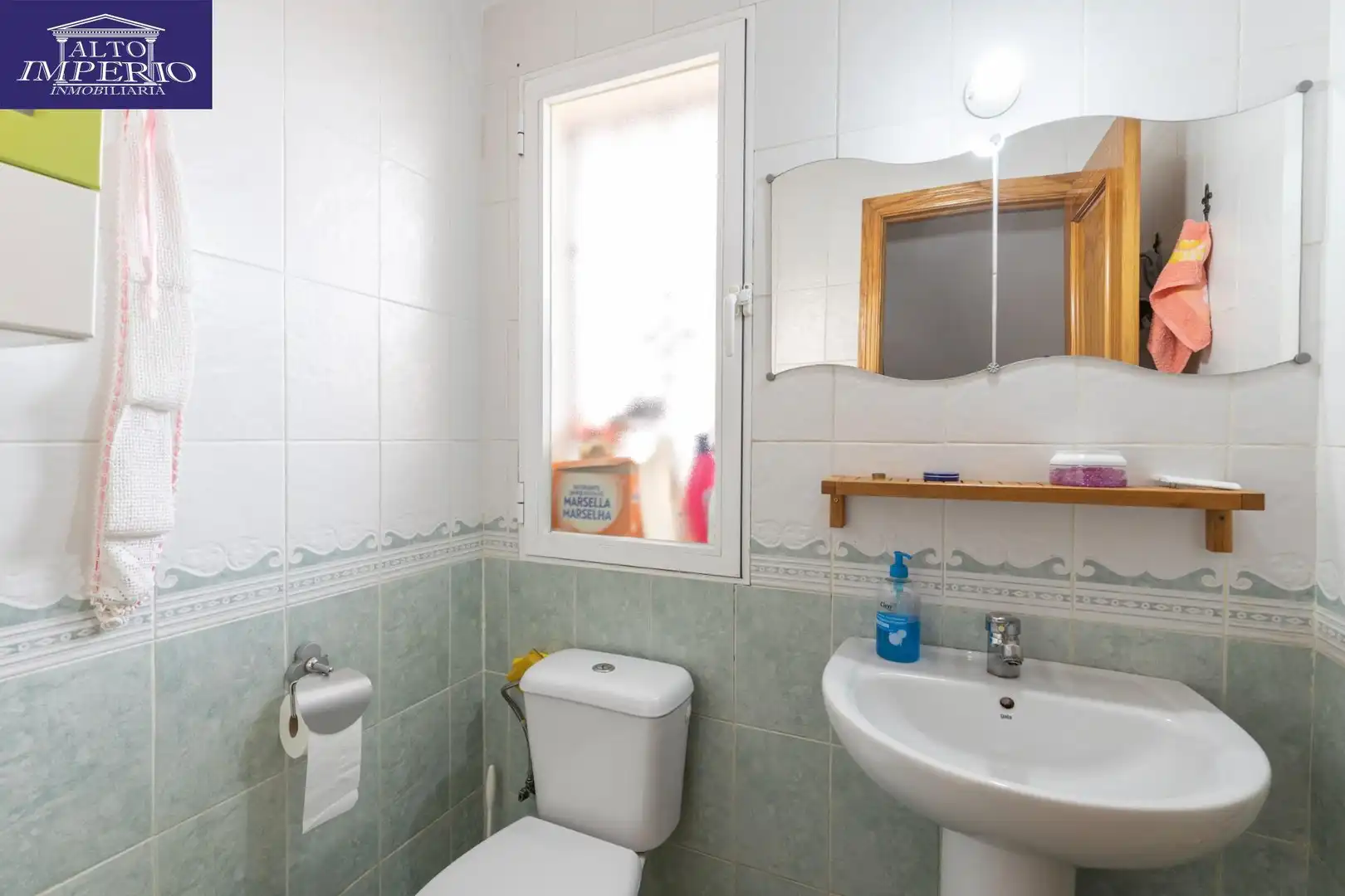 Badezimmer von Haus oder Chalet zum Verkauf in Churriana de la Vega mit Klimaanlage, Terrasse und Balkon