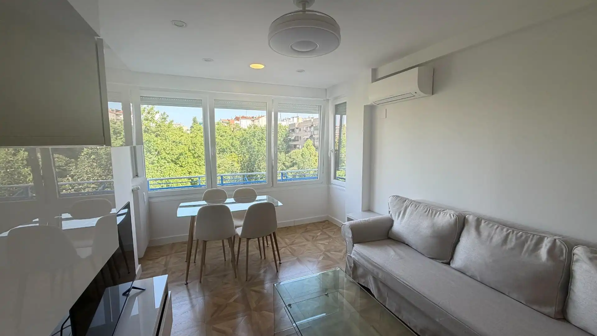 Wohnzimmer von Wohnung zur Miete in Madrid mit Klimaanlage, Heizung und Möbliert