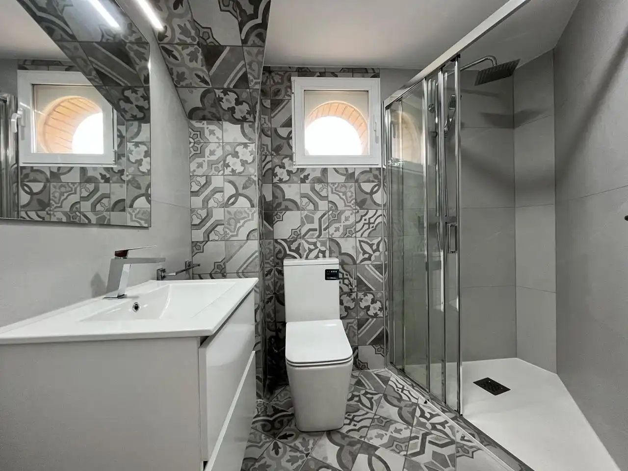 Baño de Apartamento en venta en Alicante / Alacant con Aire acondicionado, Terraza y Amueblado
