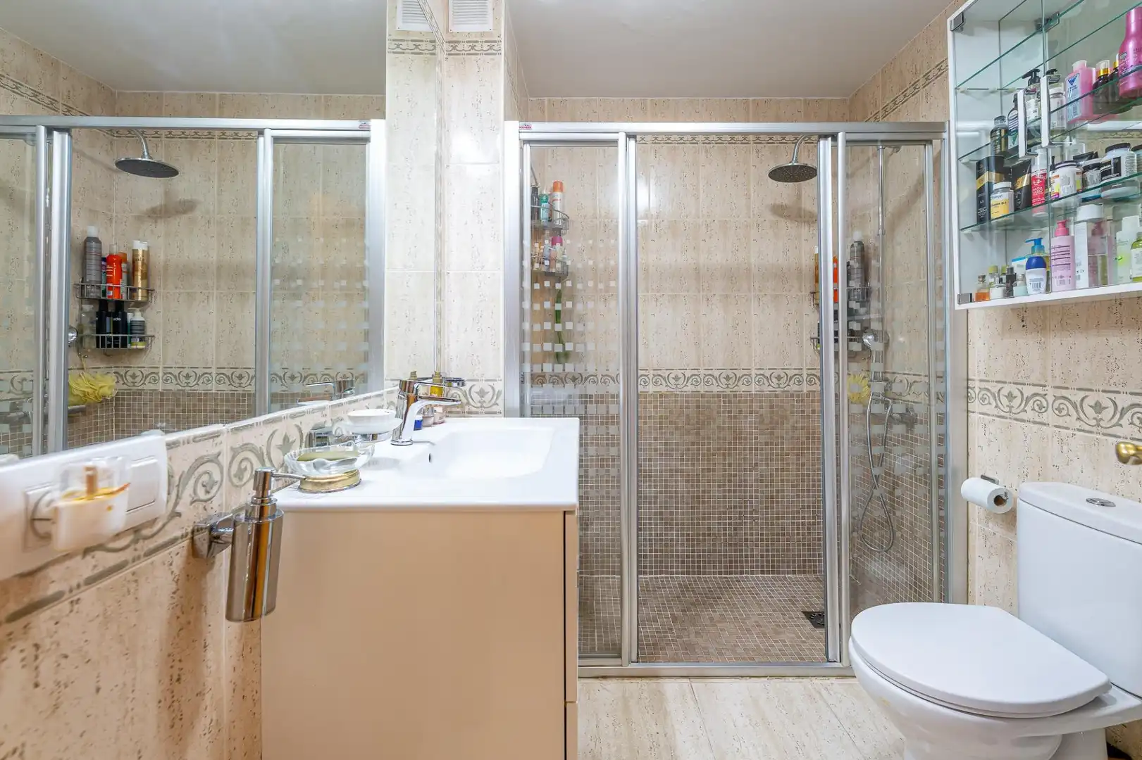 Bathroom of Flat for rent in Torrequebrada