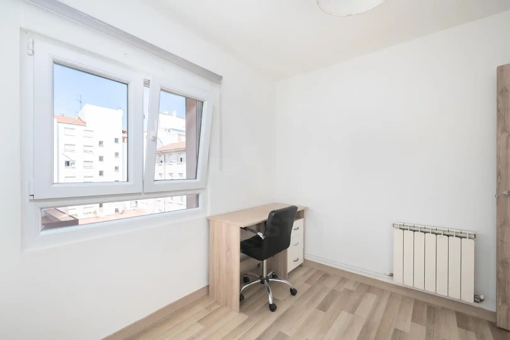 Habitación de Piso en venta en Gijón  con Calefacción