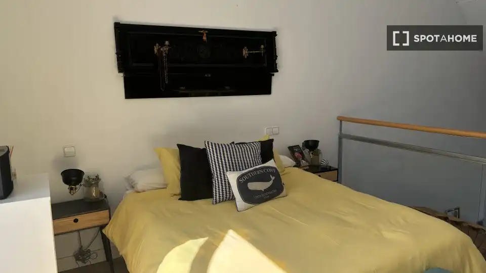 Bedroom of Flat for rent in Madrid  with Air Conditioner, Heating and Furnished