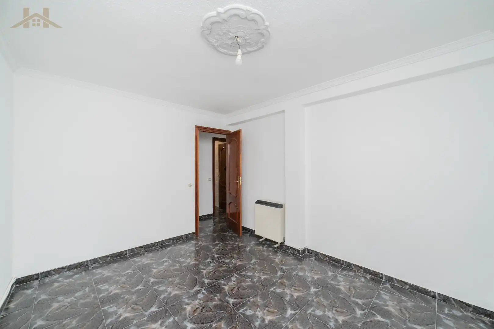 Wohnung zum Verkauf in Fuenlabrada mit Heizung, Terrasse und Ofen