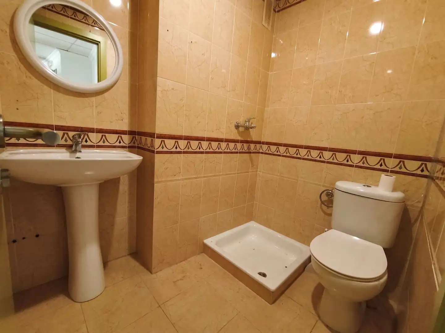 Badezimmer von Büro zur Miete in Huelva