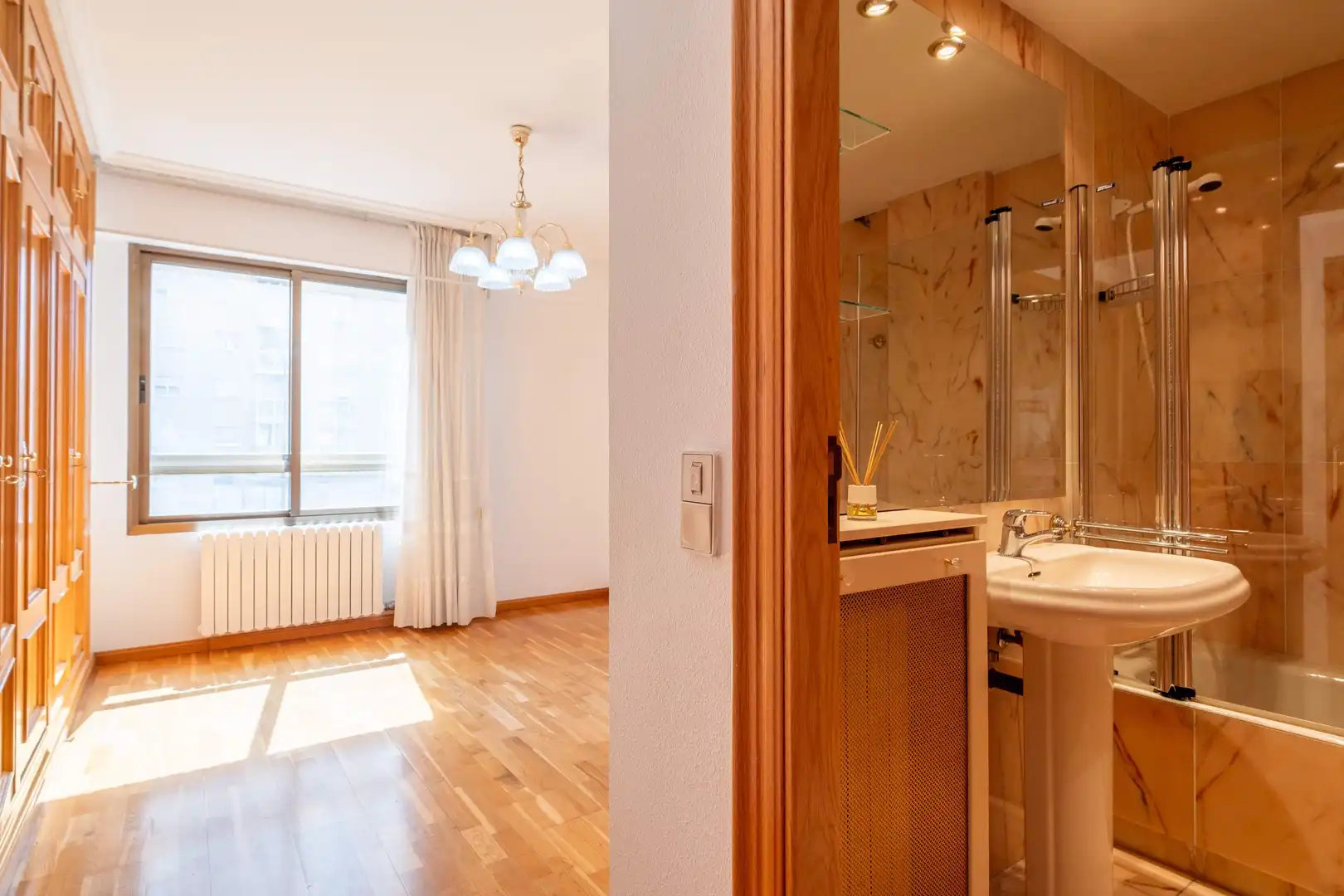 Bedroom of Flat for sale in Zaragoza  with Air Conditioner, Heating and Parquet flooring