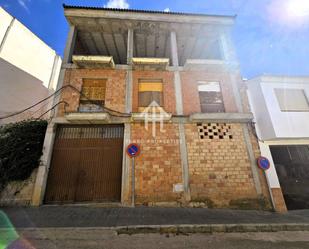 Exterior view of Building for sale in Salar