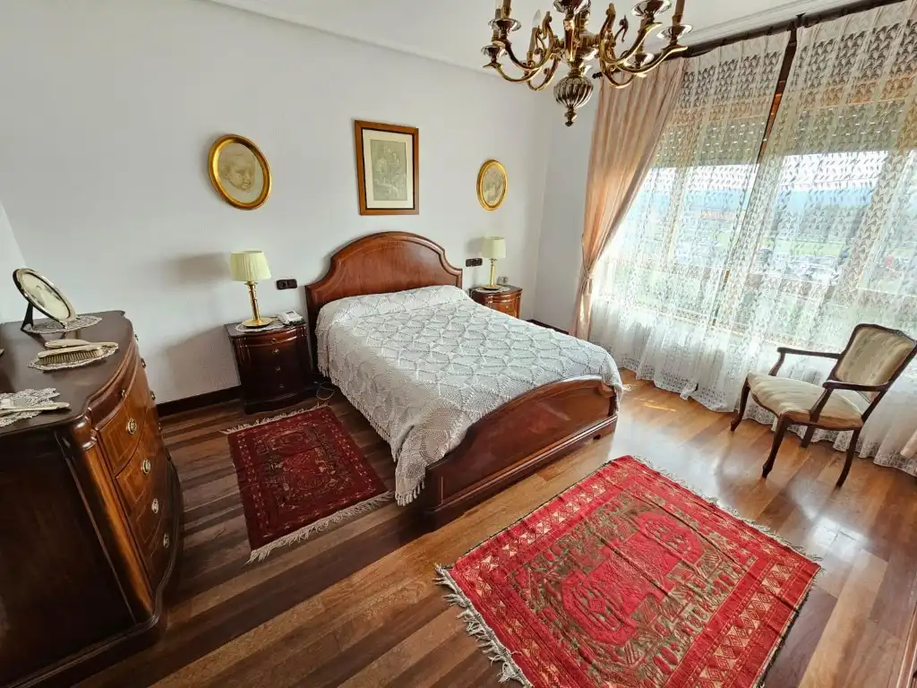 Habitación de Casa o chalet en venta en Avilés