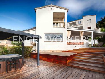 Casa con giardino in vendita a Carrer Navarra