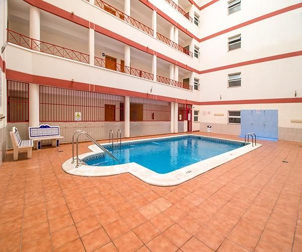 Piscina de Apartament en venda en Torrevieja amb Aire condicionat, Terrassa i Piscina comunitària