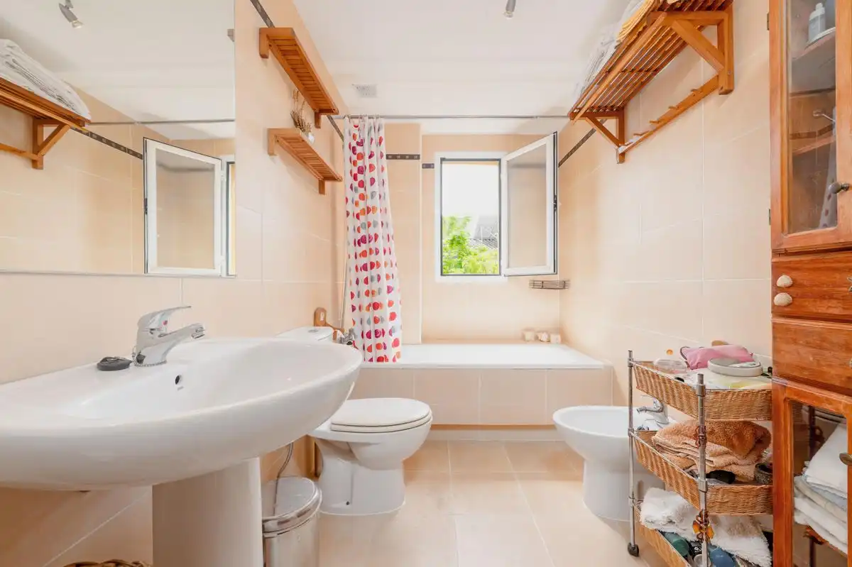 Baño de Casa adosada en venta en Espartinas con Calefacción y Amueblado