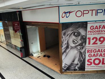 Local comercial de lloguer a Calle arabial 45