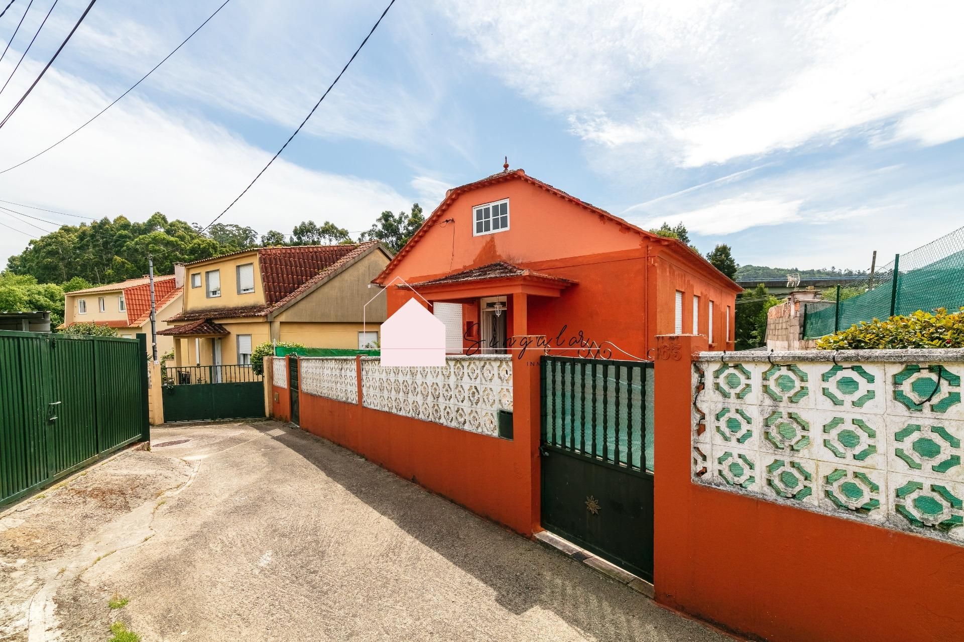 Vista exterior de Casa o xalet en venda en Vigo  amb Calefacció, Jardí privat i Traster