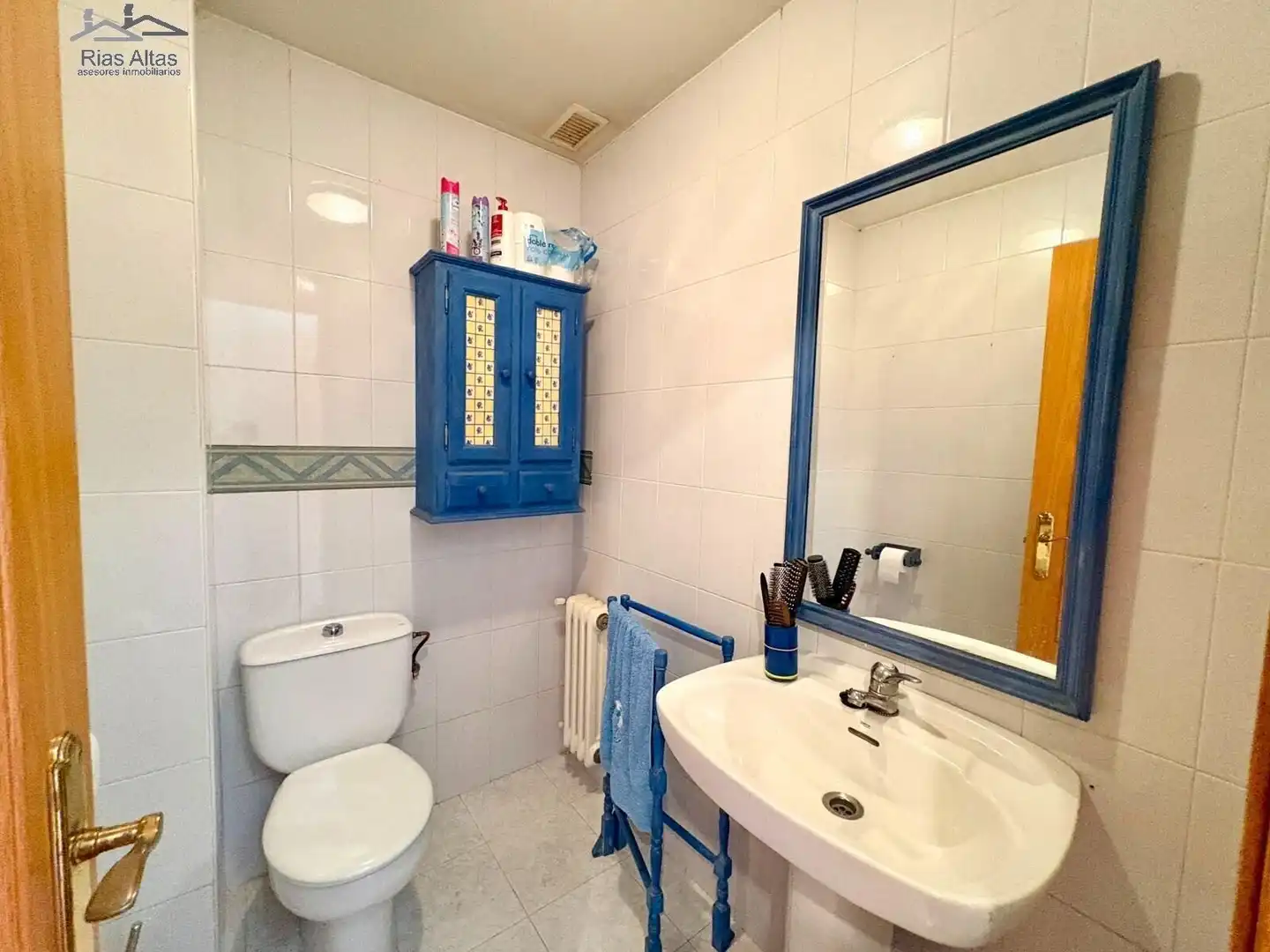 Baño de Casa o chalet en venta en Oleiros con Calefacción, Jardín privado y Trastero