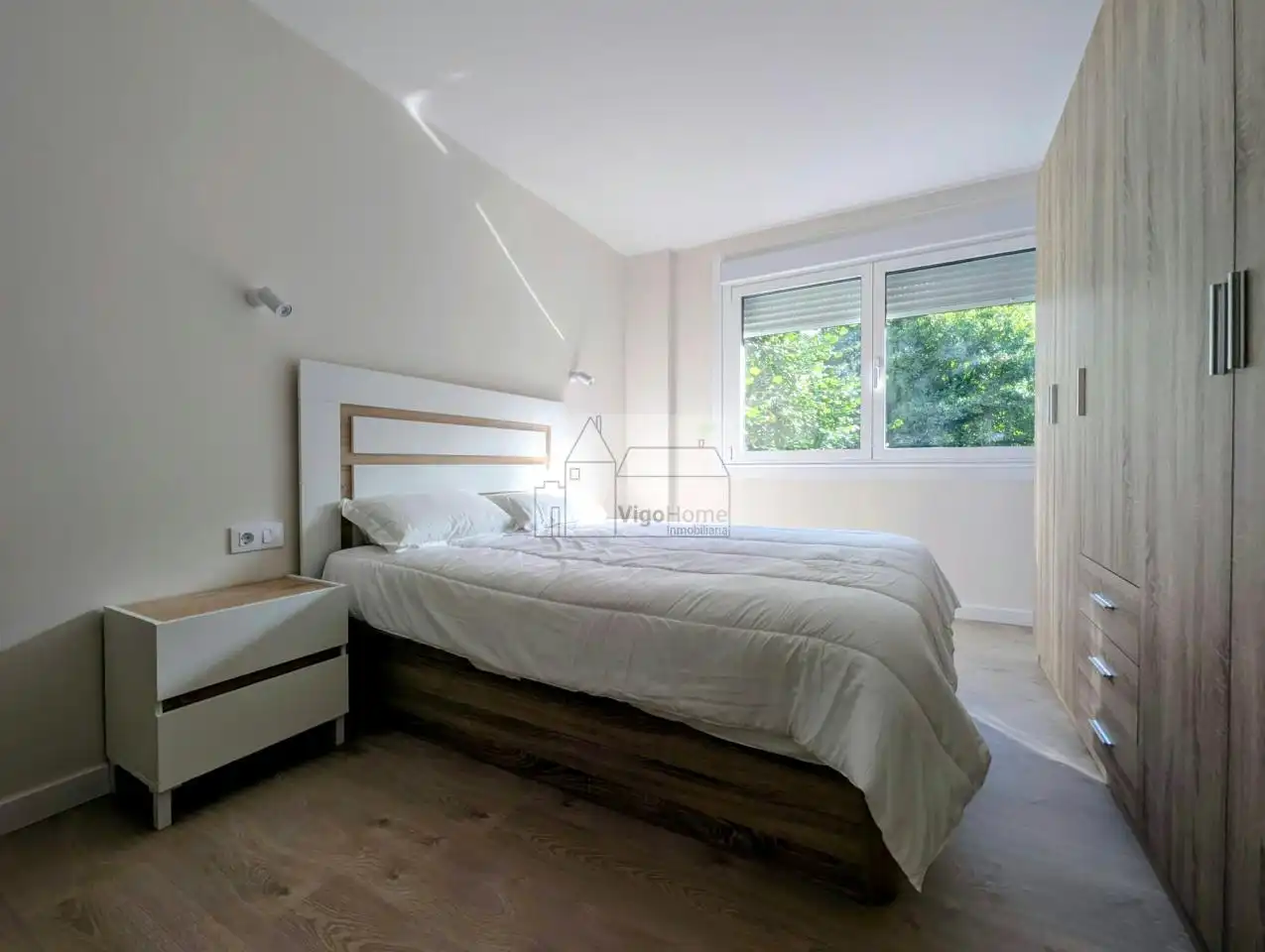 Habitación de Piso de alquiler en Vigo  con Calefacción, Terraza y Amueblado
