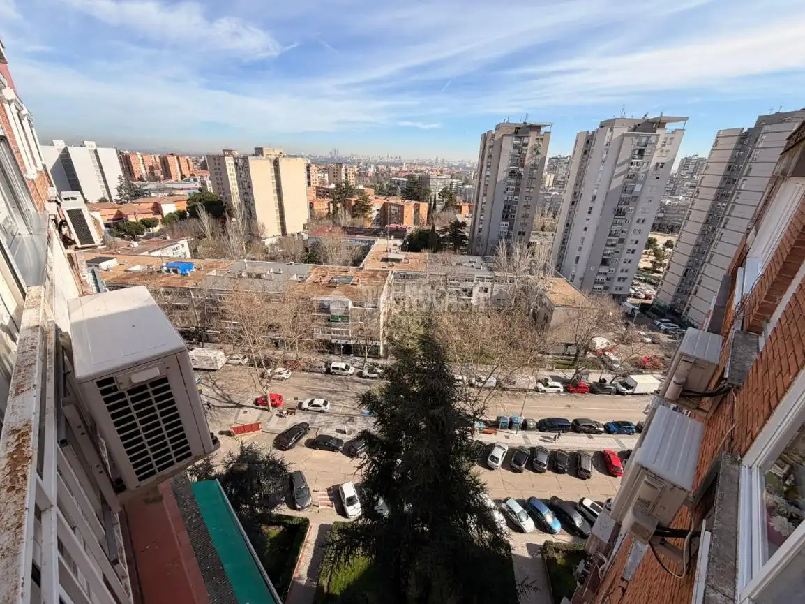 Vista exterior de Piso en venta en Madrid con Aire acondicionado, Calefacción y Piscina comunitaria