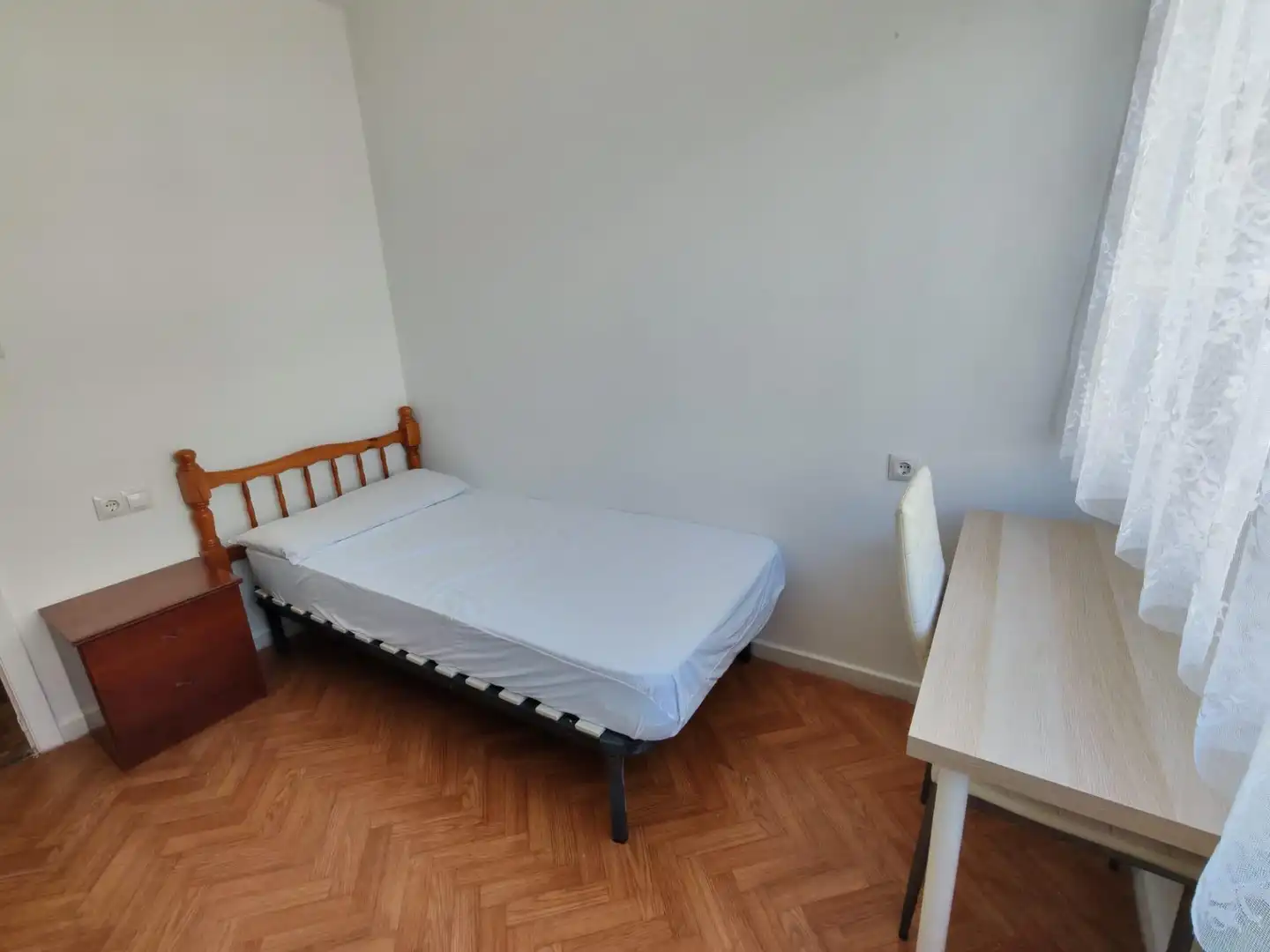 Bedroom of Flat for rent in Vigo   with Terrace, Furnished and Balcony