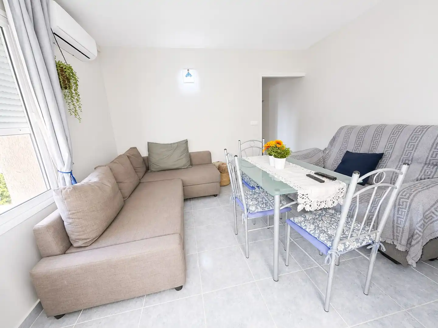 Sala d'estar de Apartament en venda en Benalmádena amb Aire condicionat, Terrassa i Moblat