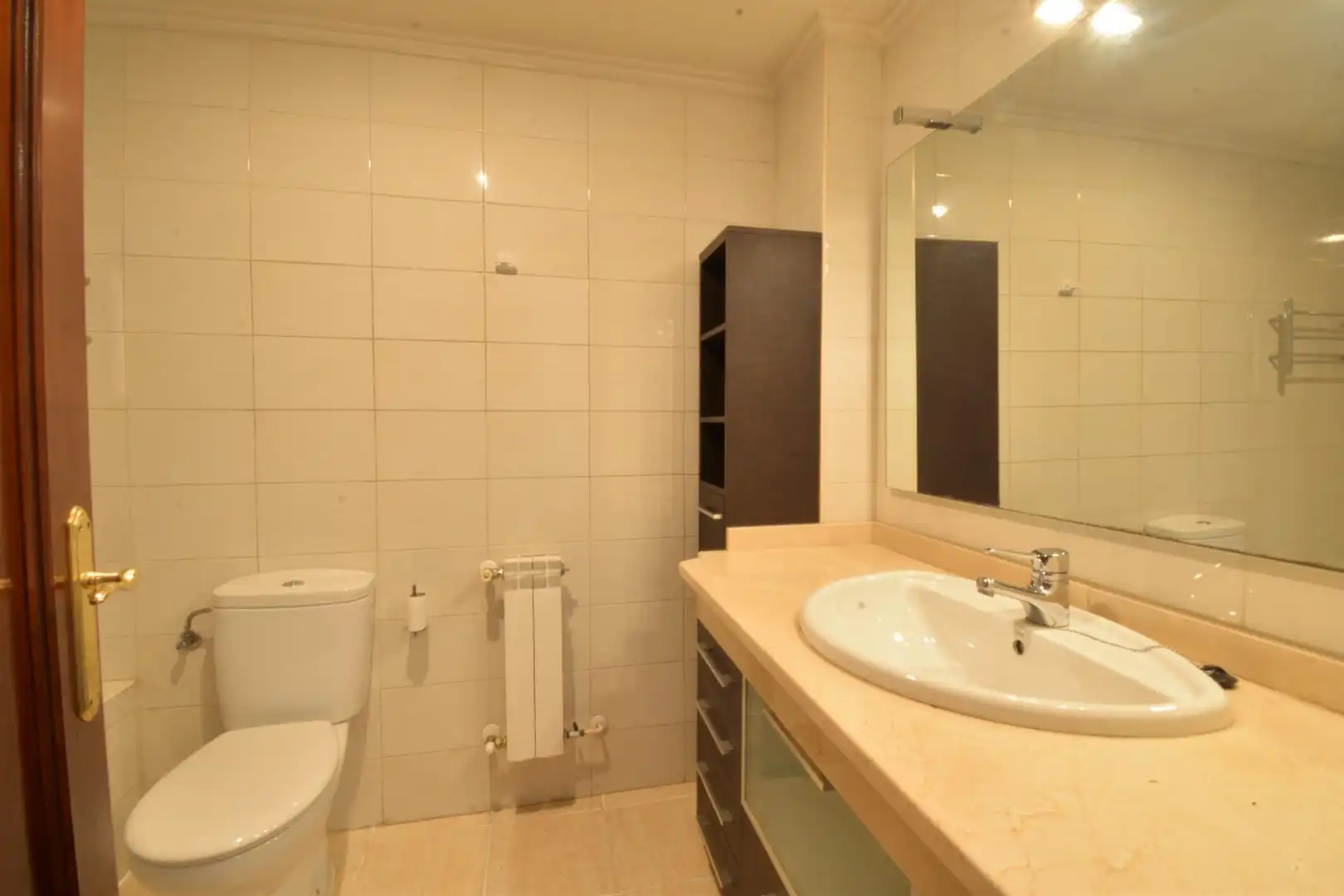 Baño de Piso en venta en Oviedo  con Calefacción y Trastero