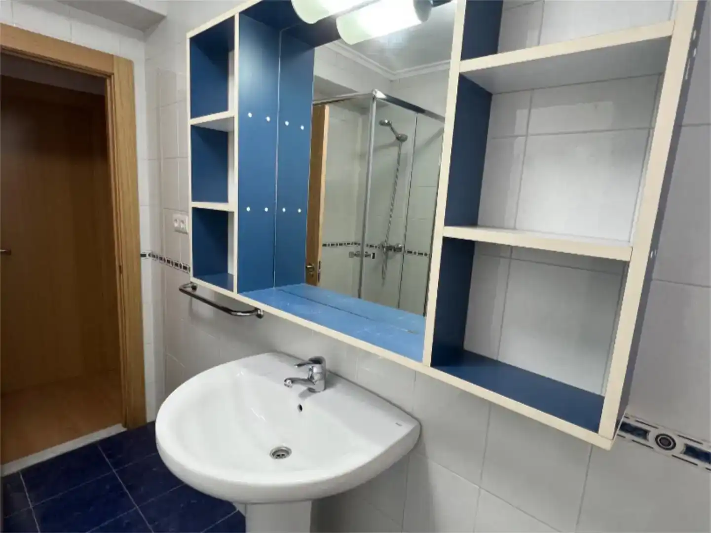 Badezimmer von Wohnung zur untervermieten in Versalles