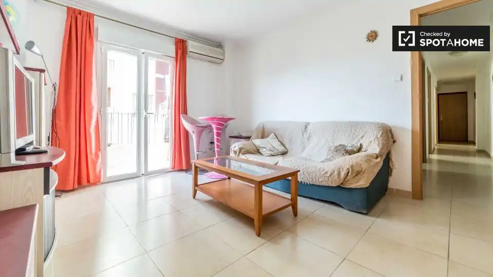 Living room of Flat for share in Valencia  with Air Conditioner, Terrace and Furnished
