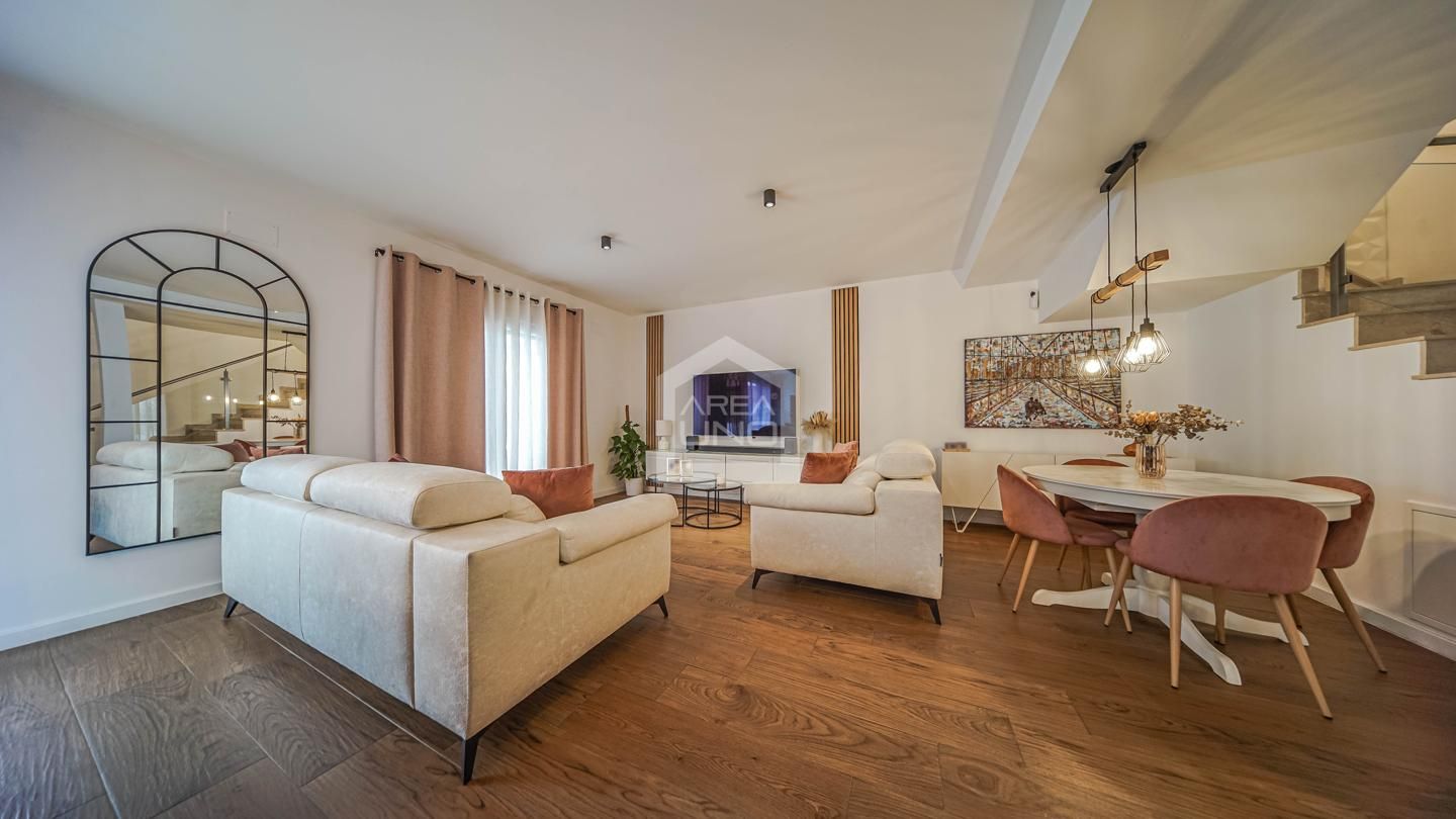 Living room of Single-family semi-detached for sale in Carranque  with Private garden and Swimming Pool
