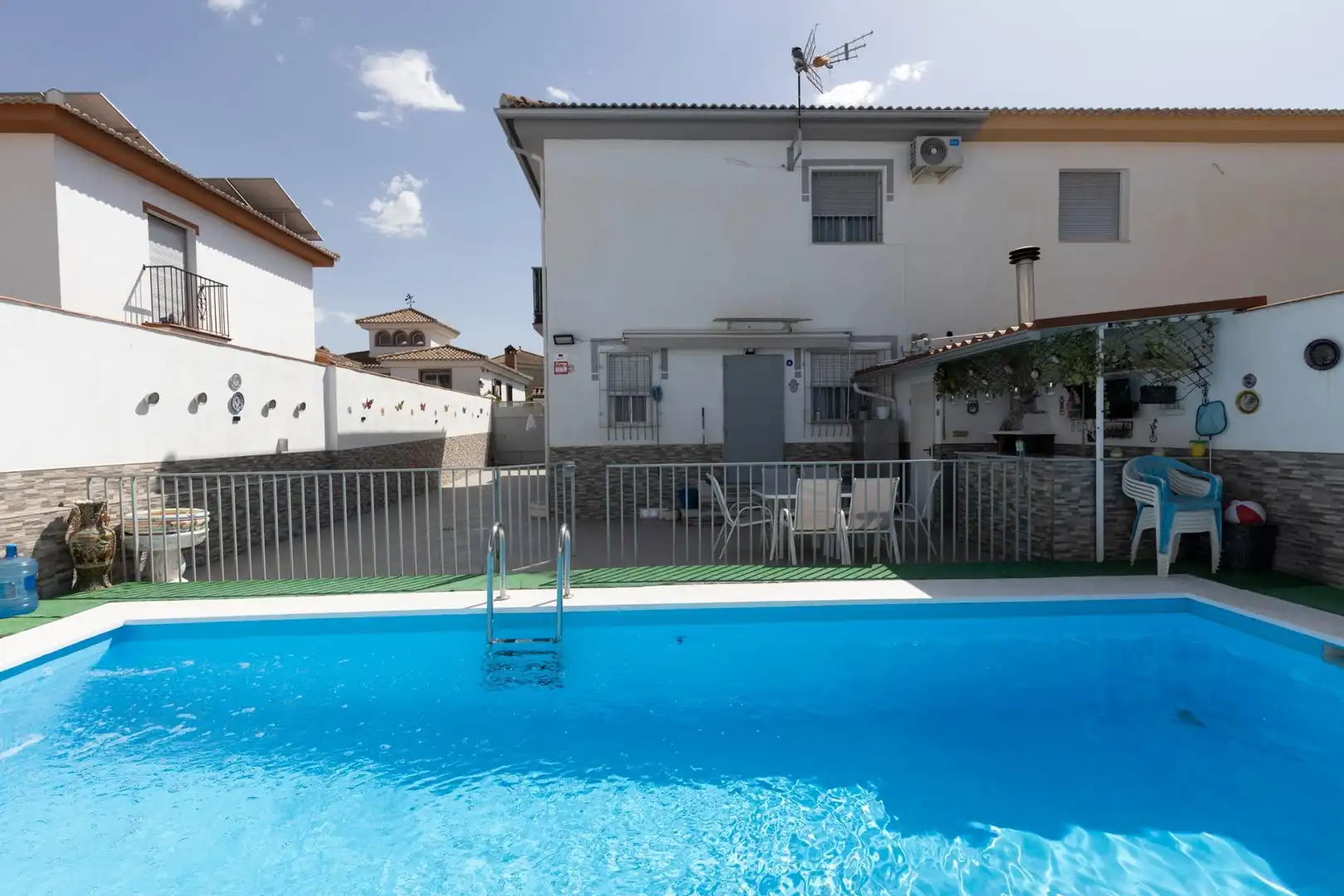Xalet amb piscina en venda a Calle HUELVA 3