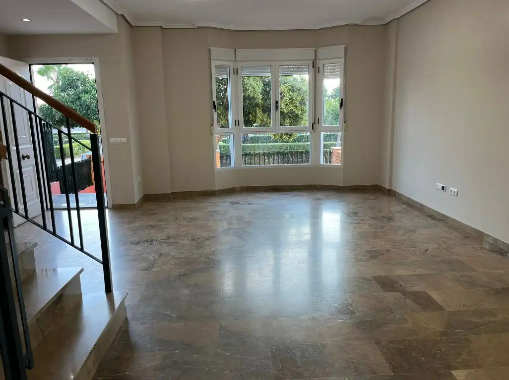 Wohnzimmer von Einfamilien-Reihenhaus zur Miete in Alcàsser mit Klimaanlage, Heizung und Terrasse