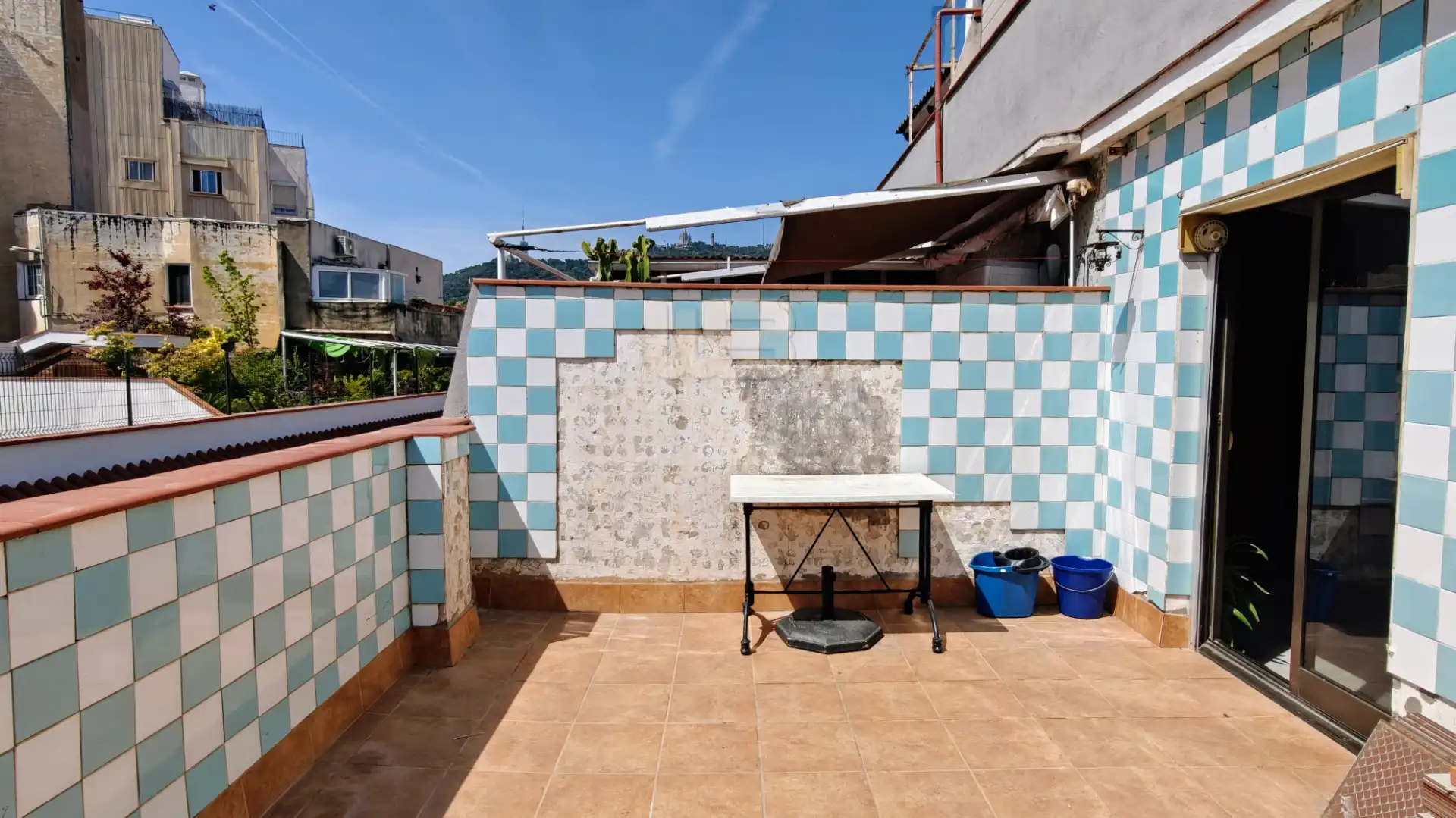 Terrasse von Dachboden zum Verkauf in Barcelona mit Parkett, Terrasse und Ofen