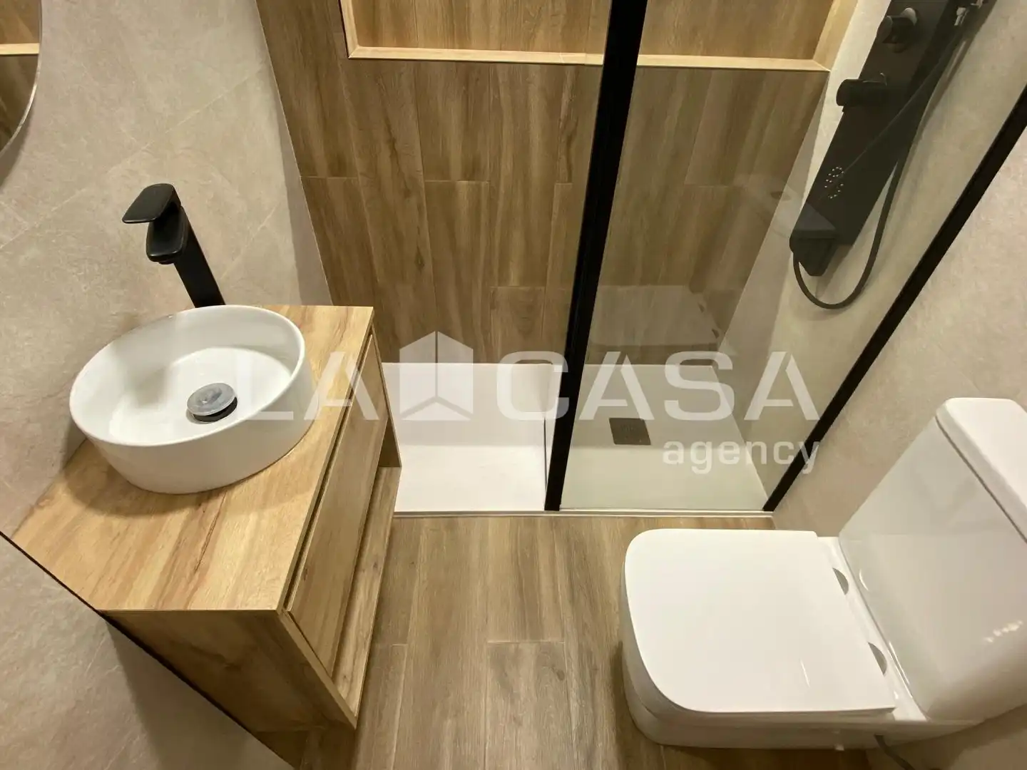 Bany de Local en venda en Santa Coloma de Gramenet