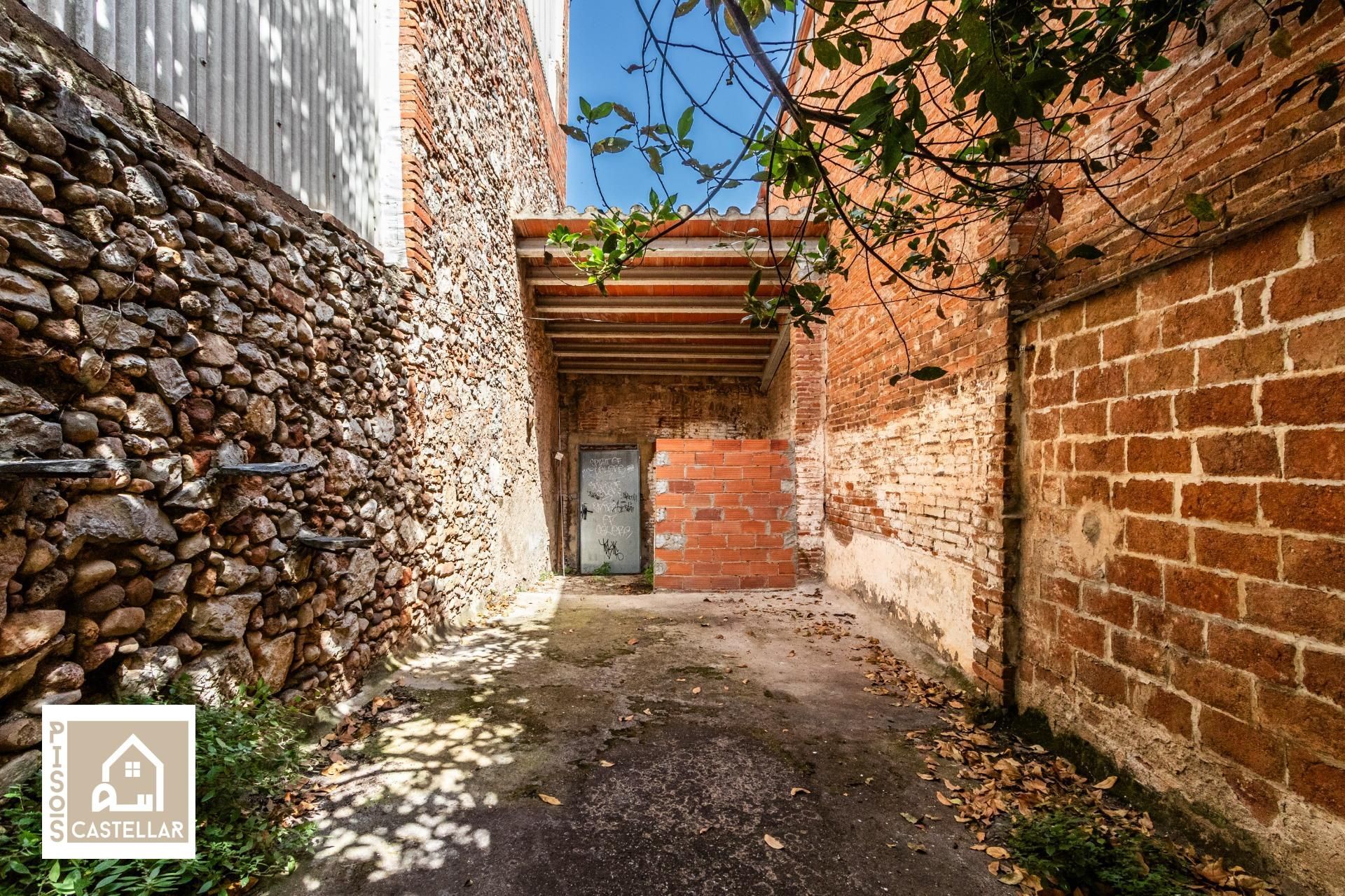 Exterior view of House or chalet for sale in Castellar del Vallès  with Heating and Private garden