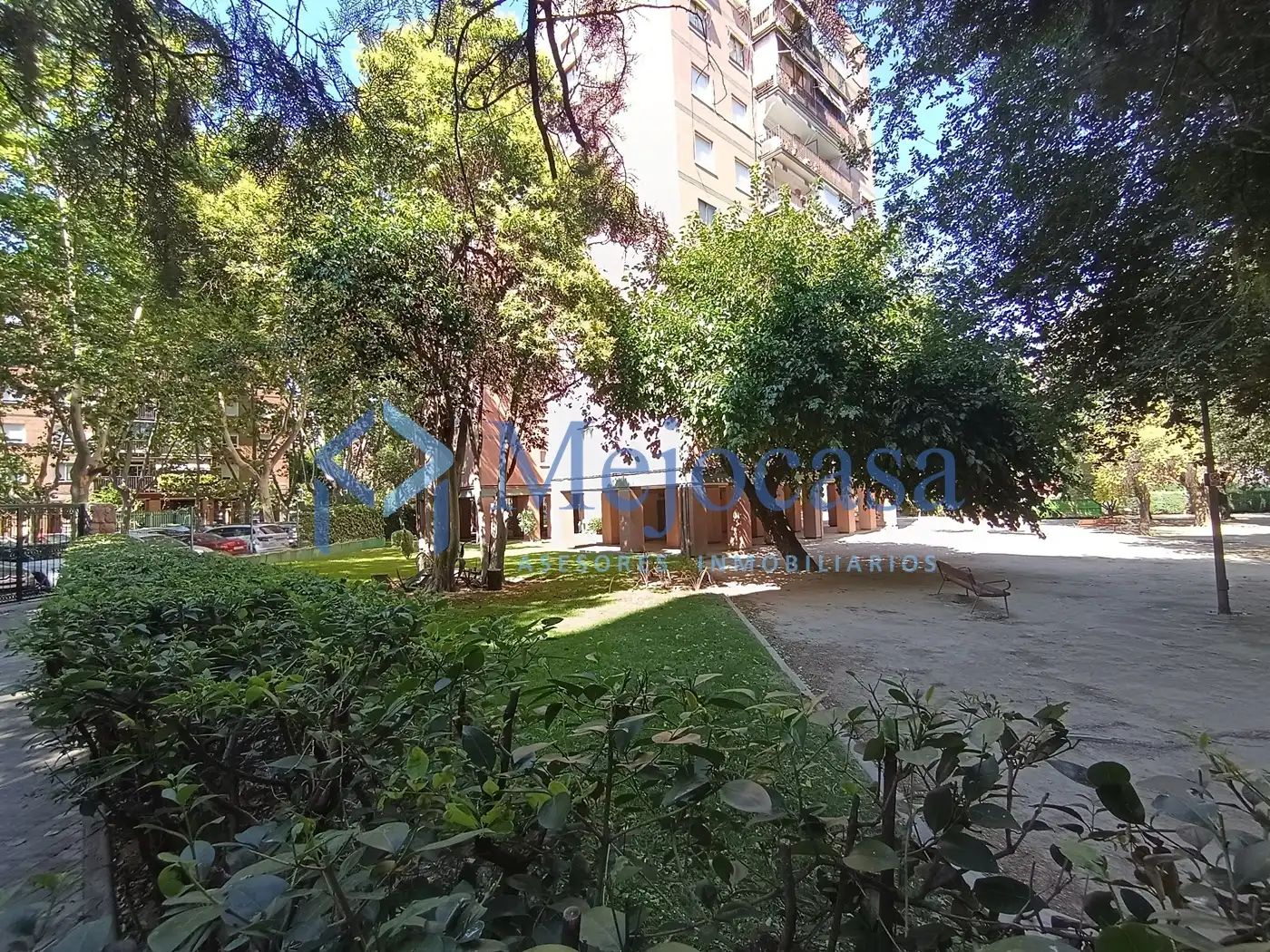 Vista exterior de Pis en venda en Madrid amb Calefacció, Parquet i Moblat