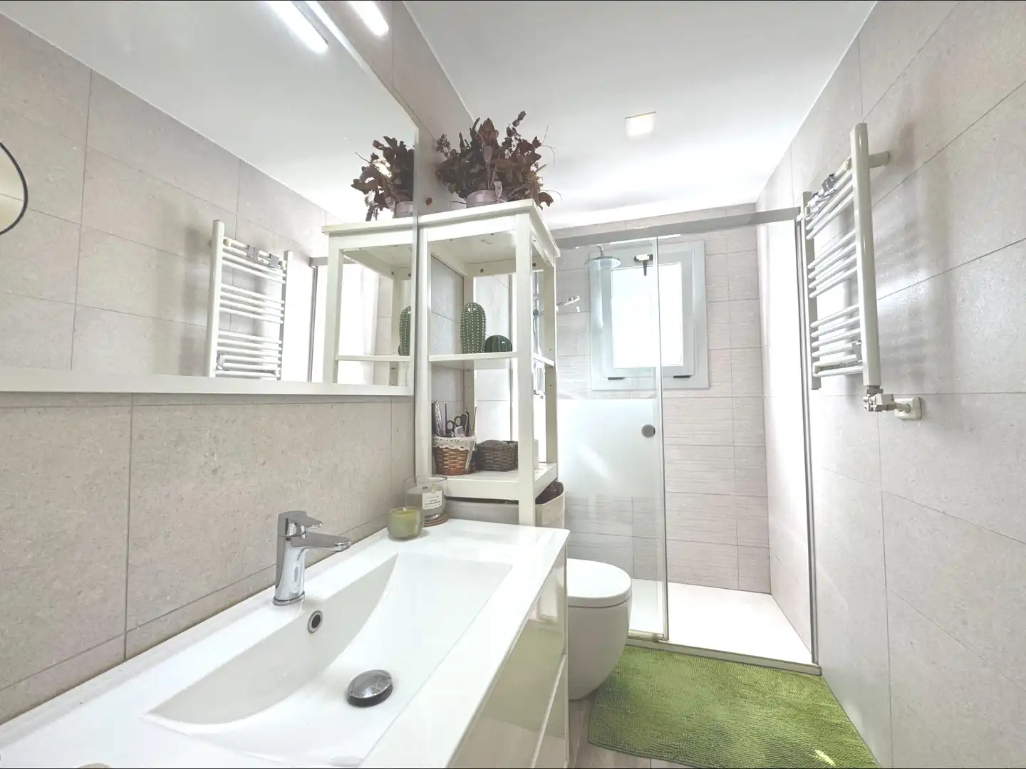 Bathroom of Flat for sale in Castelldefels  with Air Conditioner and Terrace