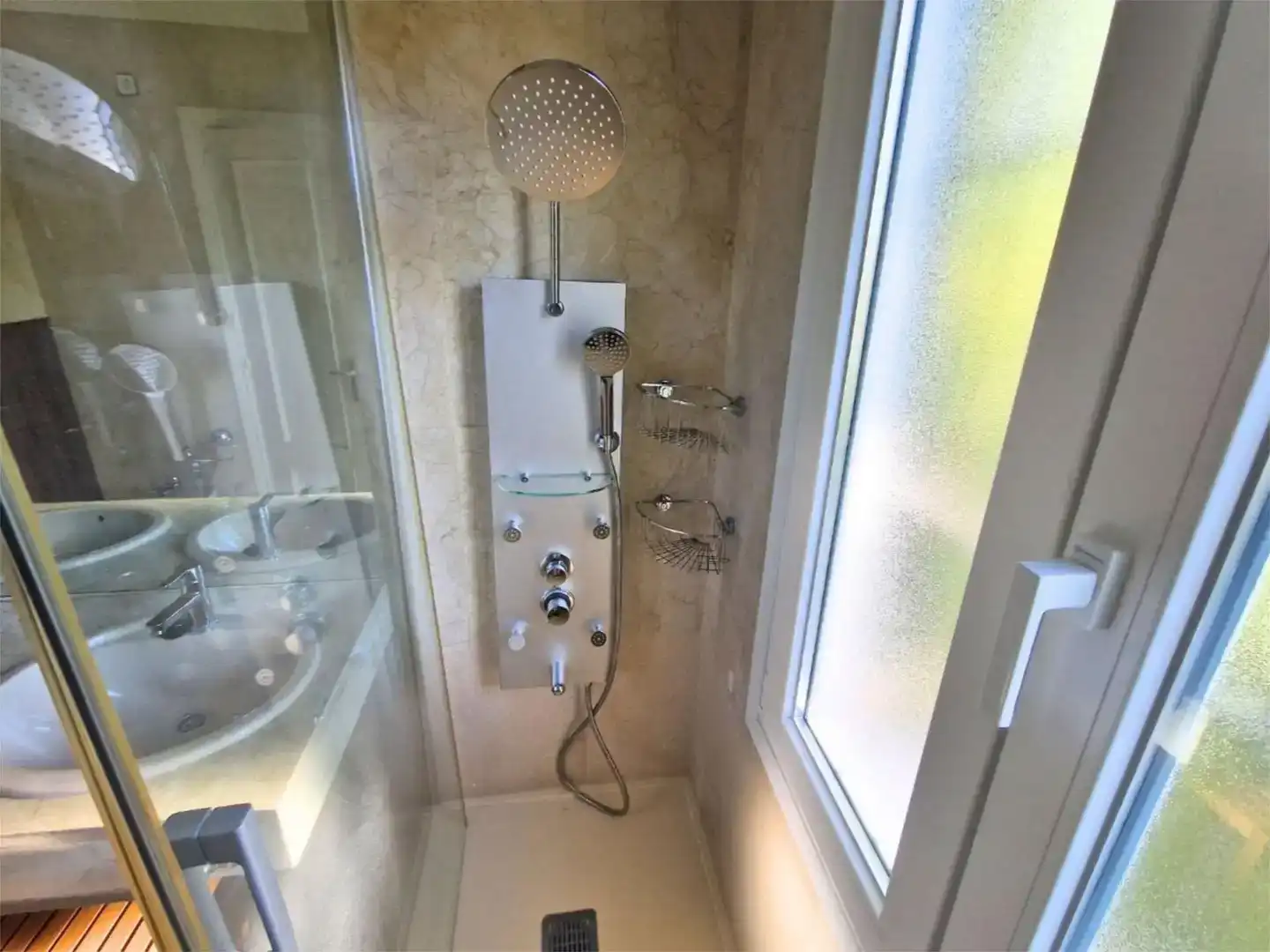 Baño de Casa o chalet para compartir en Madrid con Aire acondicionado, Jardín privado y Parquet