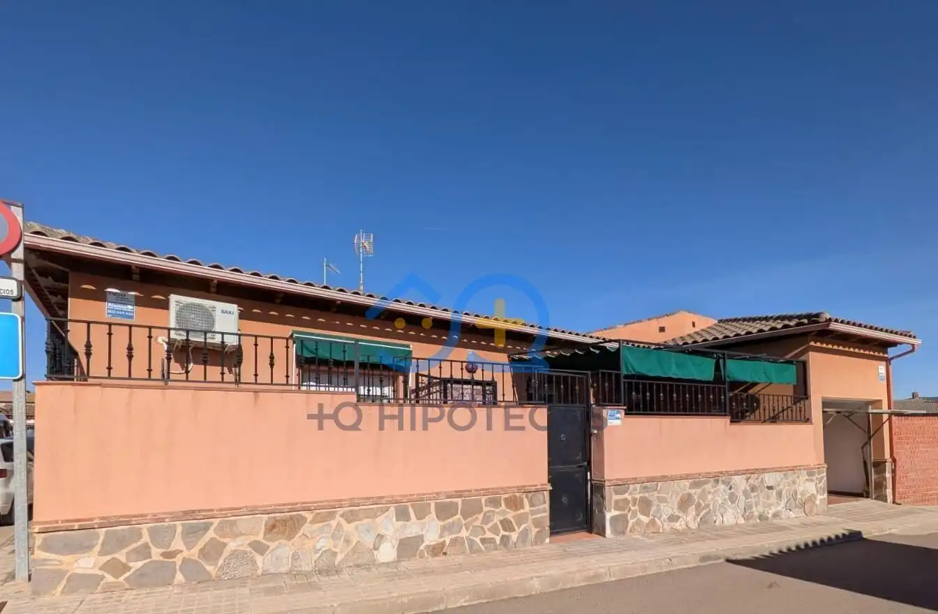 Vista exterior de Casa o chalet en venta en Urda con Aire acondicionado y Amueblado