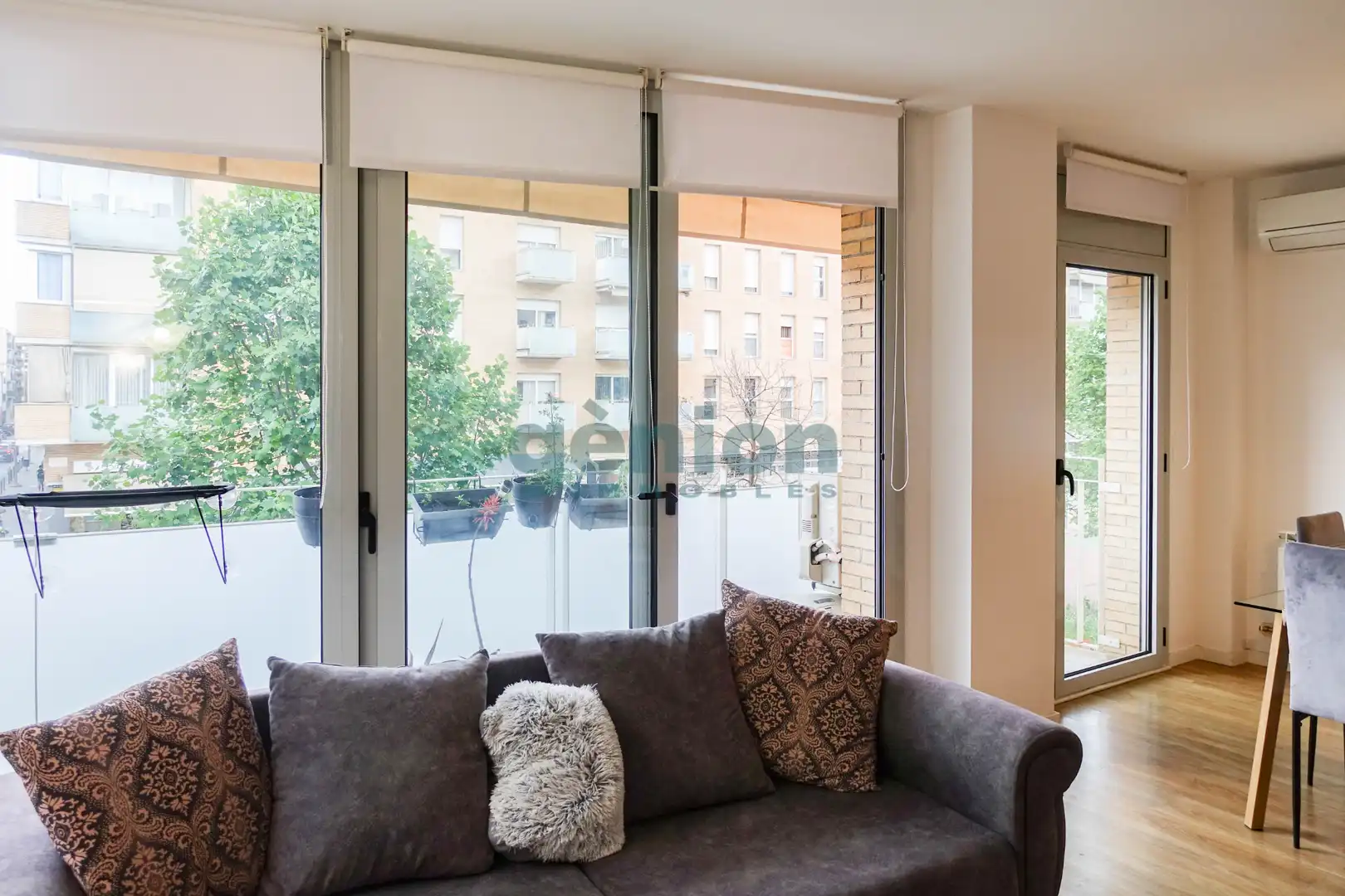 Sala de estar de Piso en venta en Girona con Aire acondicionado, Calefacción y Trastero