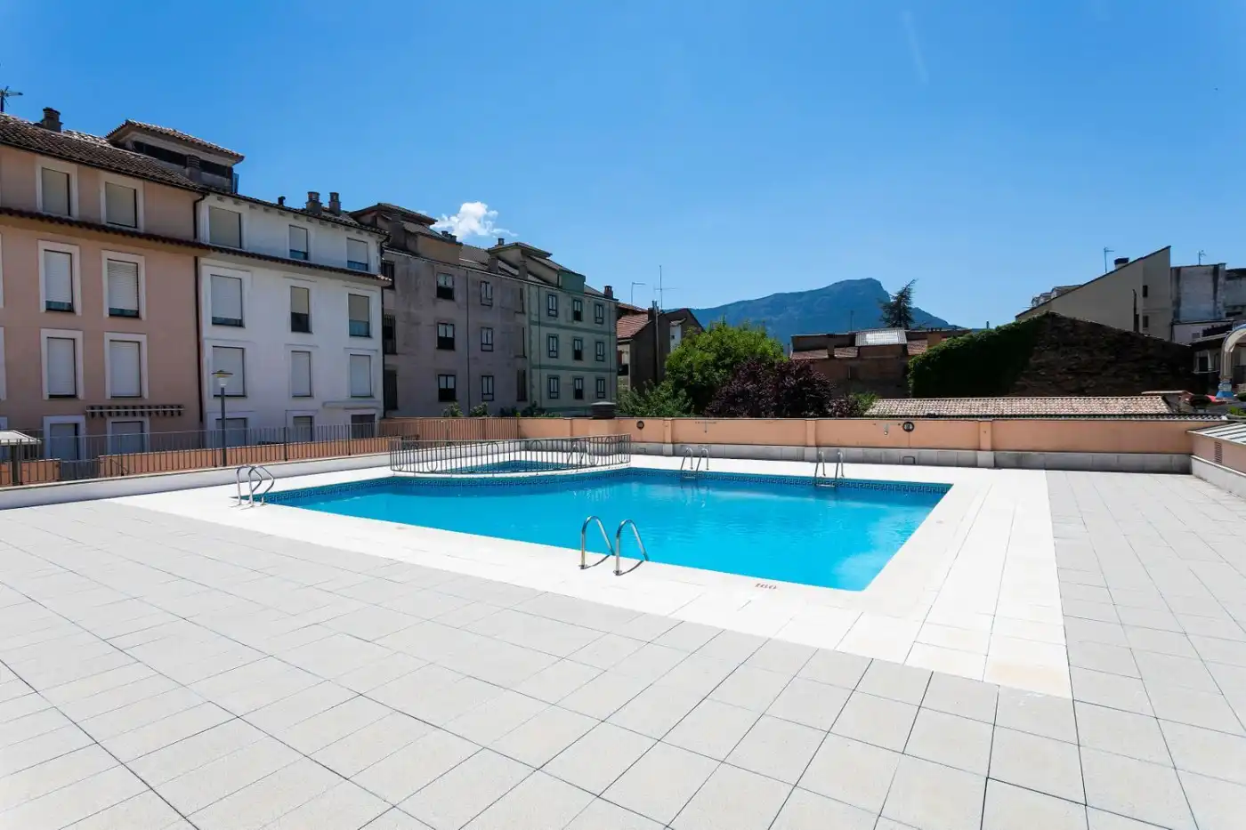 Swimming pool of Flat for sale in Jaca  with Heating, Parquet flooring and Terrace