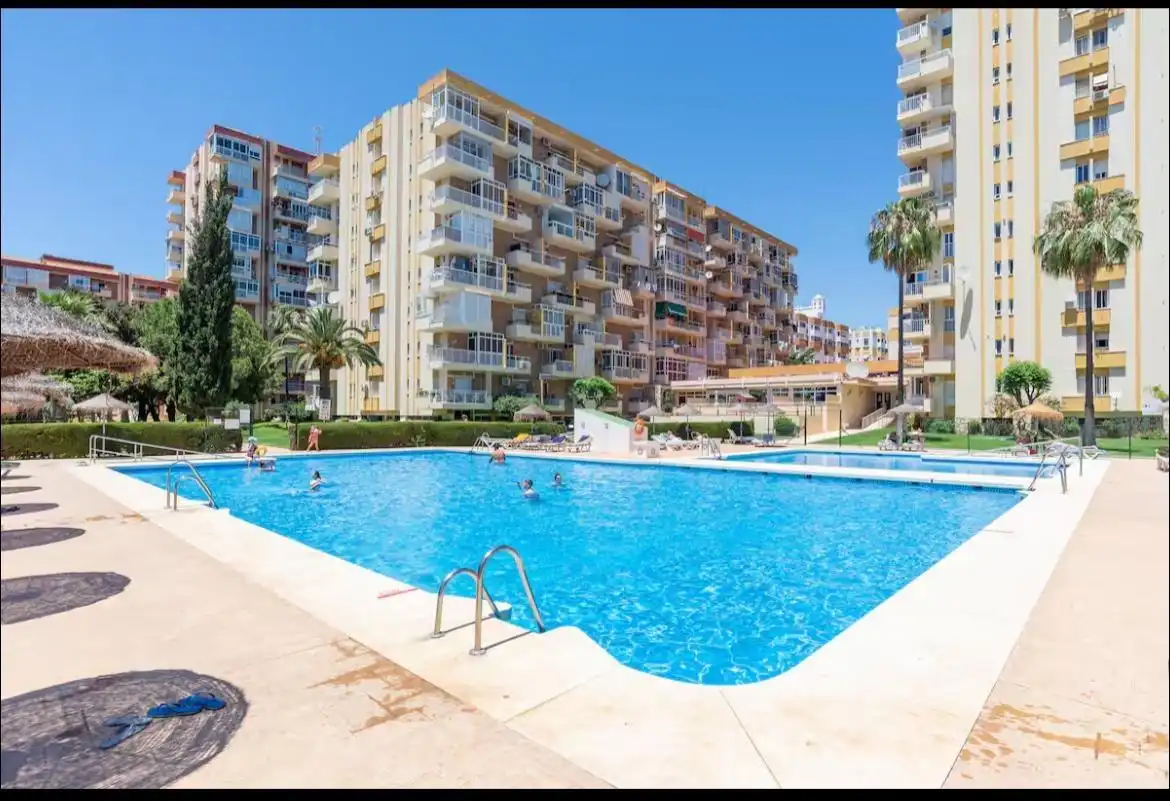 Piscina de Estudi en venda en Benalmádena amb Aire condicionat, Calefacció i Moblat