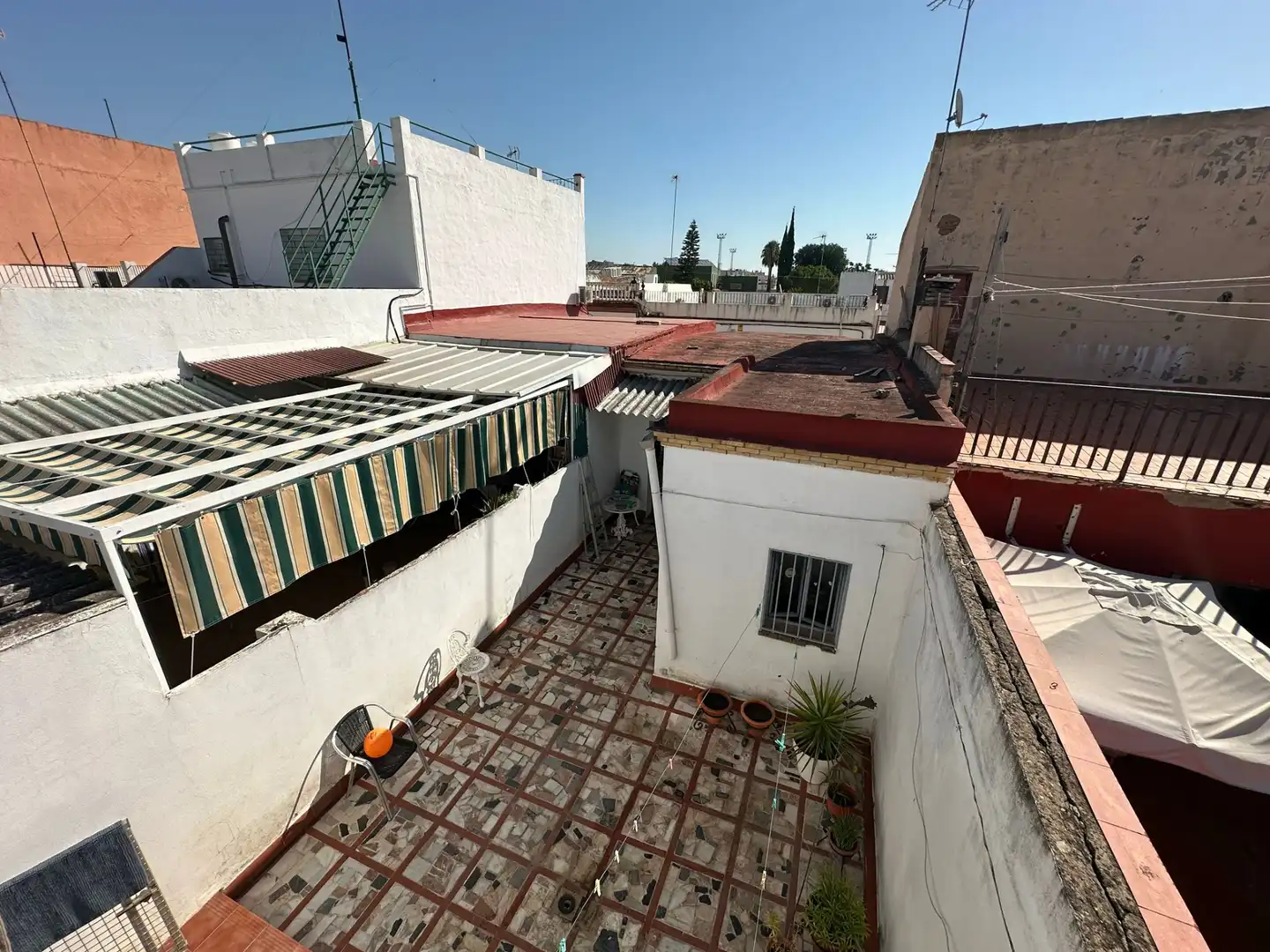 Vista exterior de Casa o chalet en venta en Bormujos con Trastero