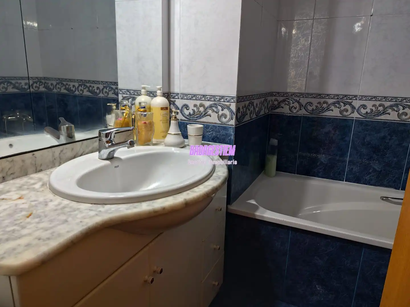 Baño de Piso en venta en Santa Coloma de Gramenet con Calefacción, Terraza y Balcón