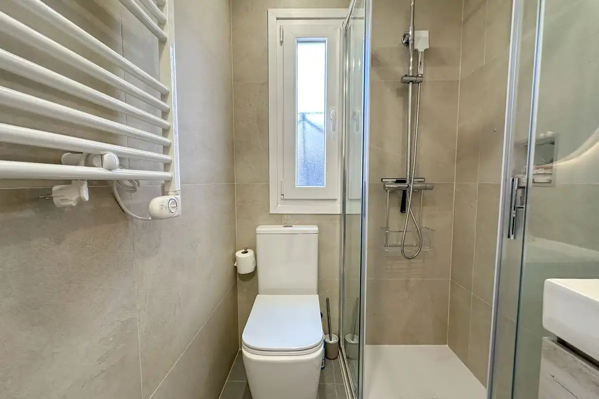 Baño de Ático de alquiler en Madrid con Aire acondicionado, Calefacción y Terraza