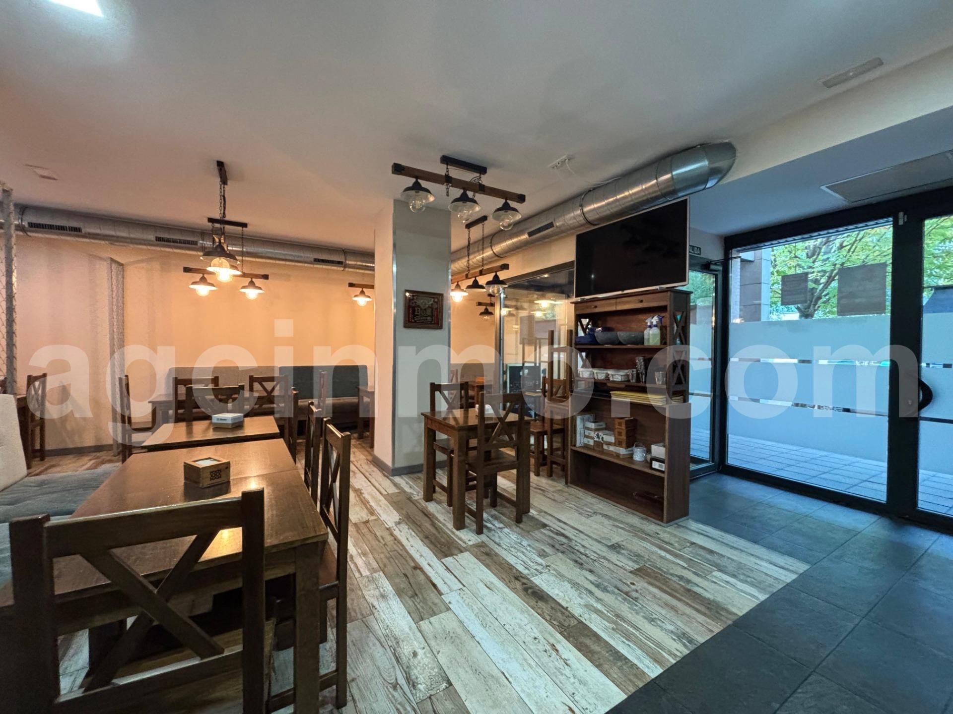 Local de lloguer a Calle Calle del Kilimanjaro, Pinar del Jalón