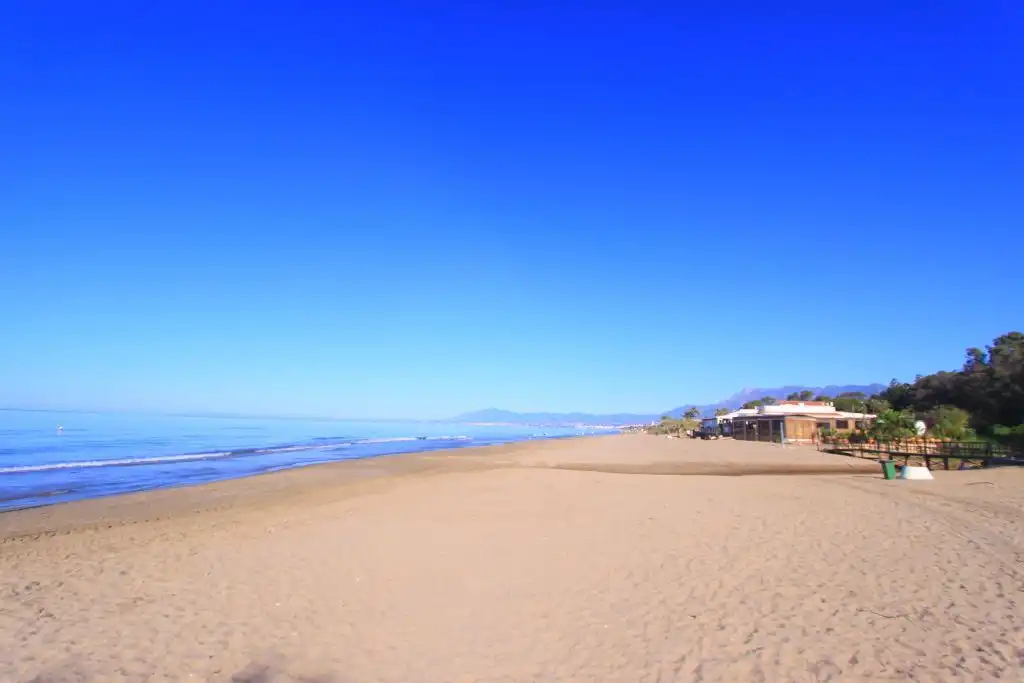 Vista exterior de Ático en venta en Marbella con Aire acondicionado, Calefacción y Terraza