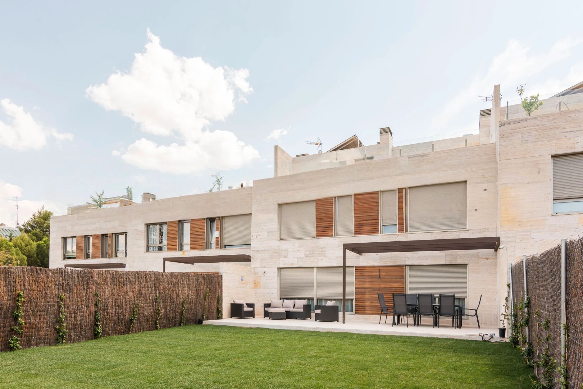 Exterior view of Single-family semi-detached to rent in Pozuelo de Alarcón  with Air Conditioner, Heating and Terrace