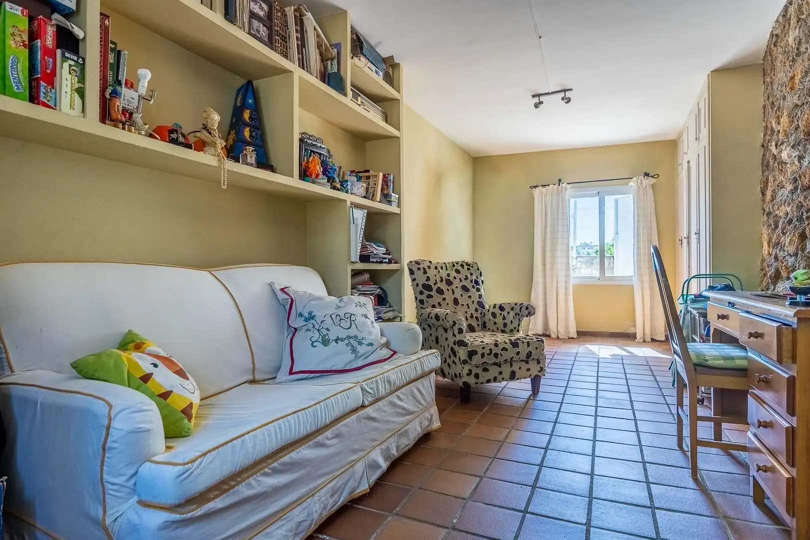 Wohnzimmer von Haus oder Chalet zum Verkauf in Tomares mit Klimaanlage, Heizung und Privatgarten